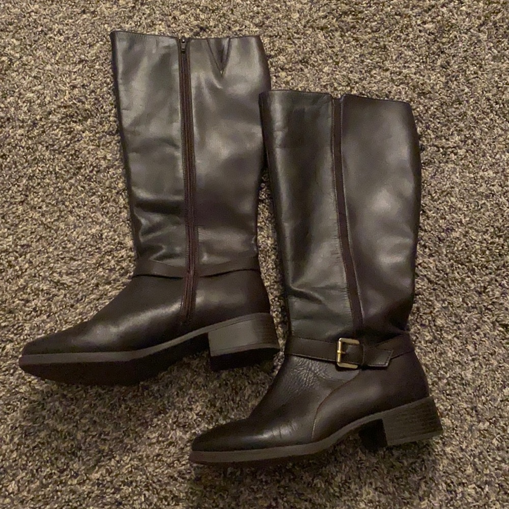 Brown riding rain boot